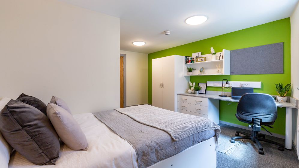Portland Green standard plus en suite bedroom